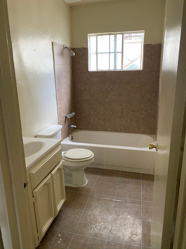 Building Photo - 2648 7th Avenue