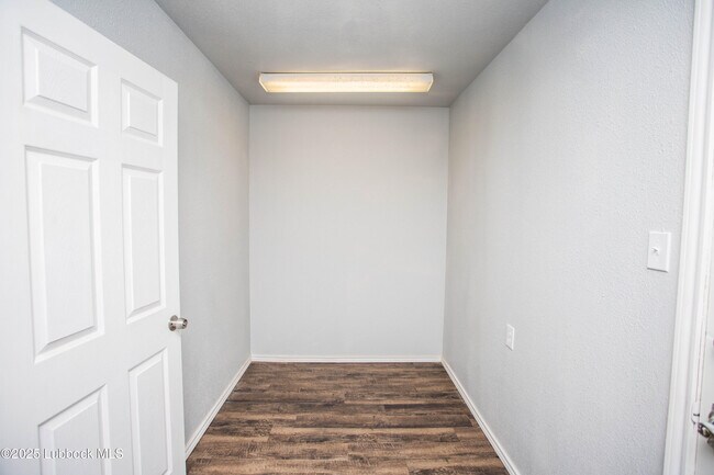 Building Photo - 6803 Avenue W