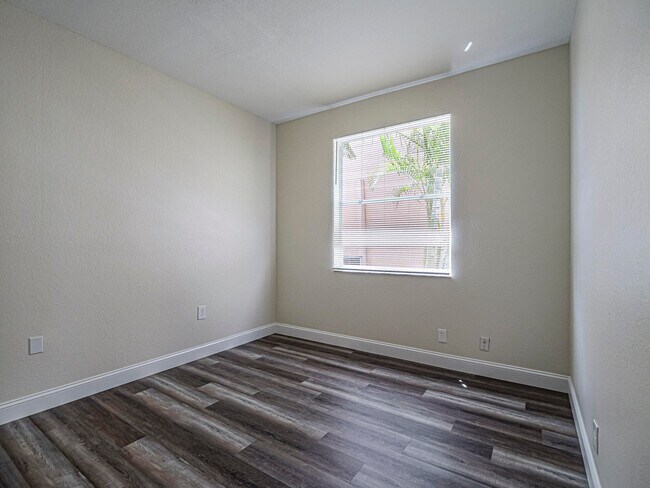 Building Photo - 5605 Spanish River Rd