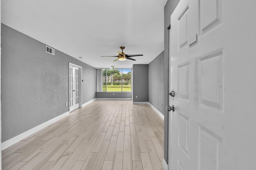 Building Photo - 2851 N Oakland Forest Dr