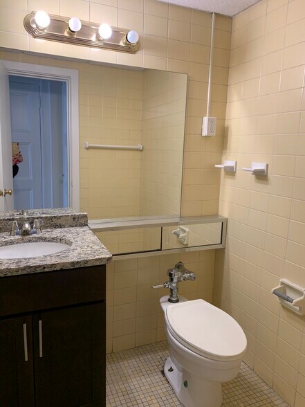 Building Photo - 62 Boylston St