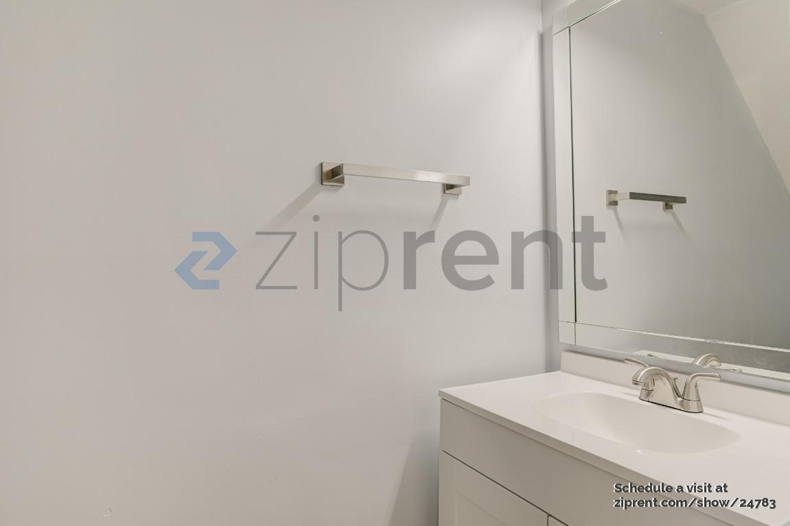 Building Photo - Unit A