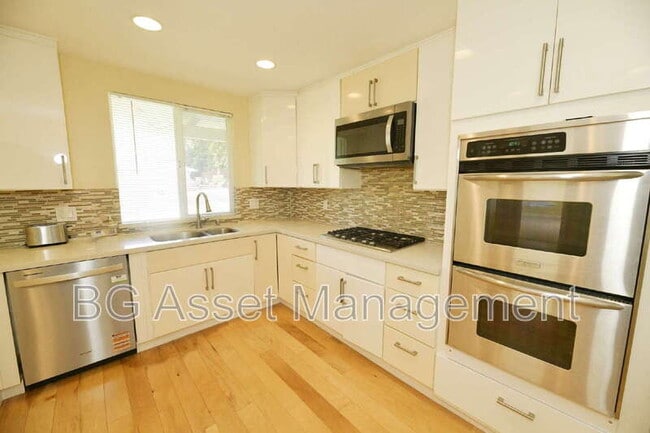 Building Photo - 3830 Twin Oaks Way