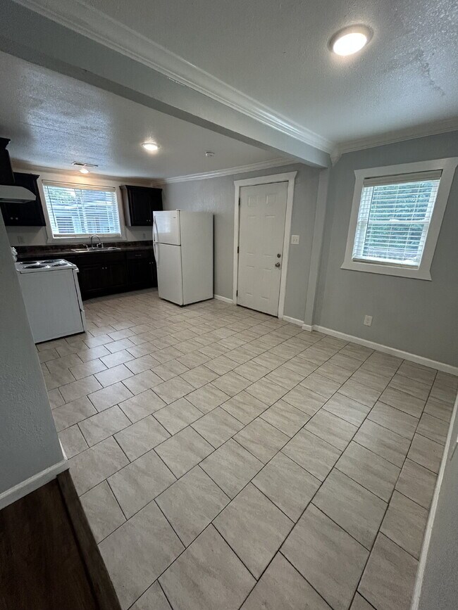 Building Photo - "Charming 2-Bedroom 1 bath with Spacious Living in Humboldt, Tn – Perfectly Cozy at 851 Sq Ft!"