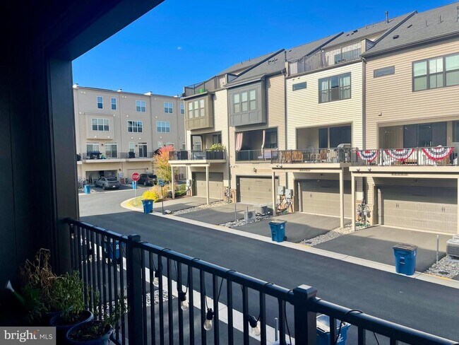 Building Photo - 23006 Sullivans Cove Sq