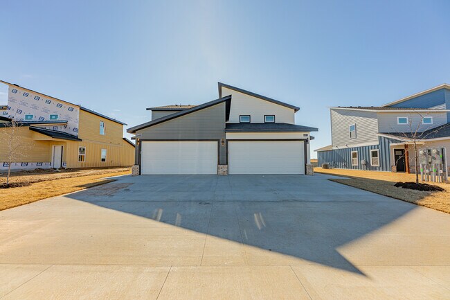 Building Photo - 1603 Casuarina Dr