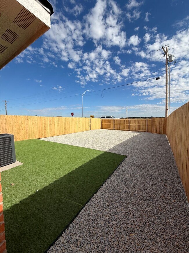 Building Photo - Hampton Hills: Modern Living Minutes from Dyess AFB