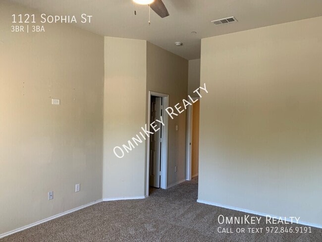 Building Photo - 1121 Sophia St