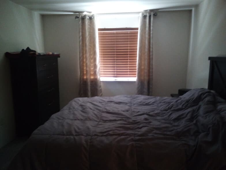 Building Photo - 233 Old Fort Rd