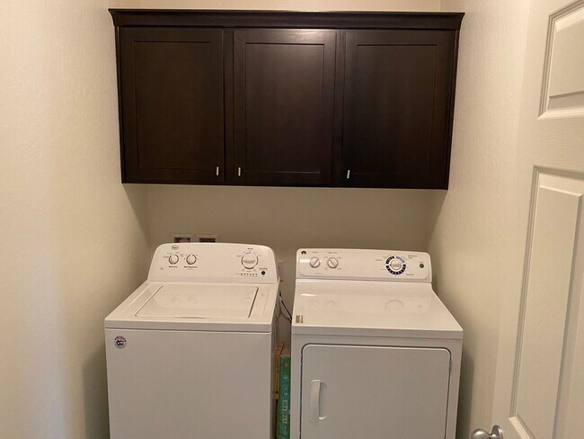 Building Photo - TUSCANY GUARD GATED COMMUNITY. LOTS OF UPGRADES AND HOA AMENITIES