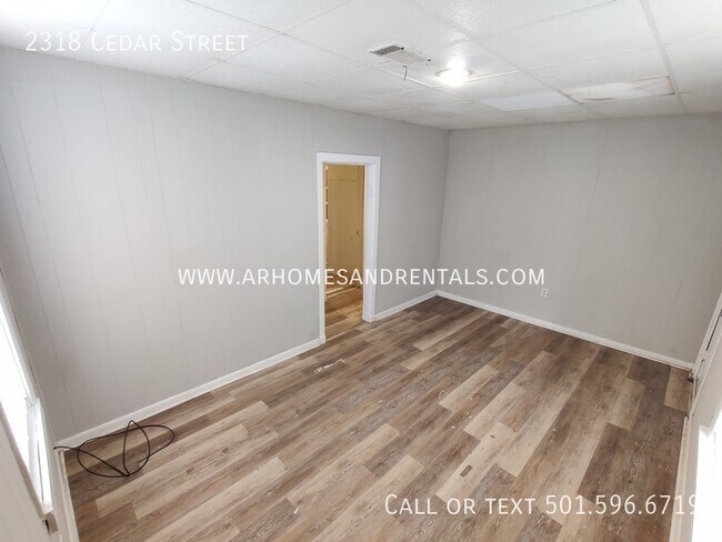 Building Photo - 2318 Cedar Street | $725 | 2 beds, 1 full ...