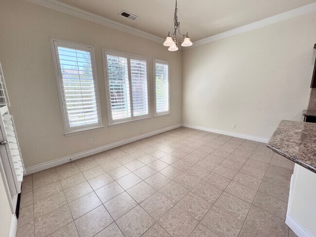 Building Photo - $2,695 Bullard & Hwy 99, 4 Bedroom With So...