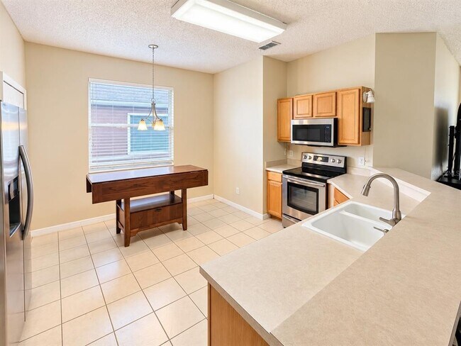 Building Photo - 1109 Royal St George Dr