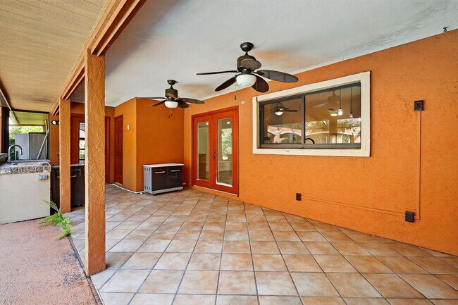 Building Photo - 1180 SW Mirror Lake Cove