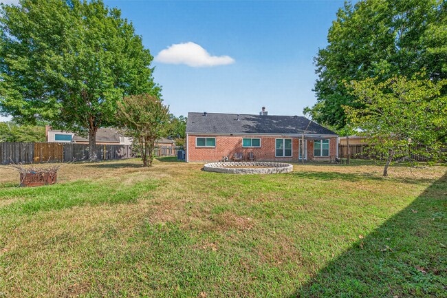 Building Photo - 6107 Howland Ct