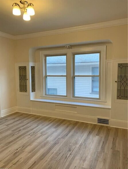 Building Photo - 2077 Lewis Dr