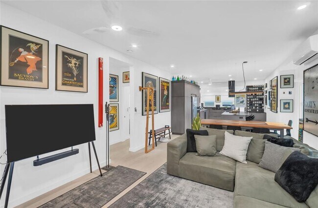 Building Photo - 747 2nd St N