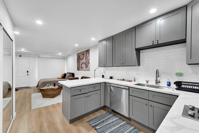 Building Photo - 1240 W 29th St