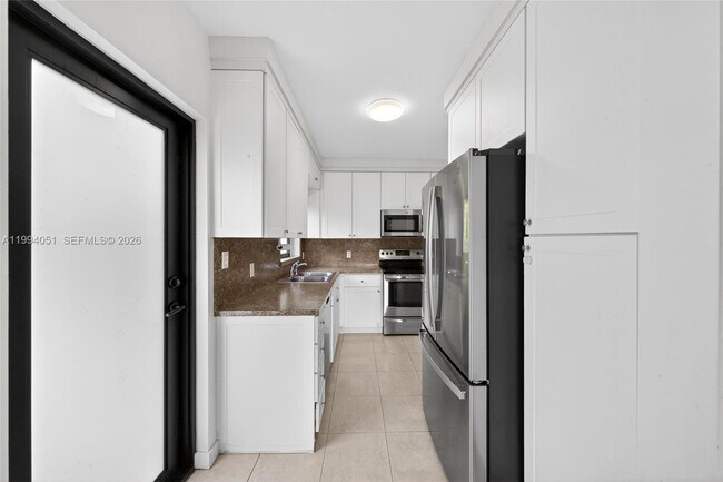 Building Photo - 3255 SW 60th Ave