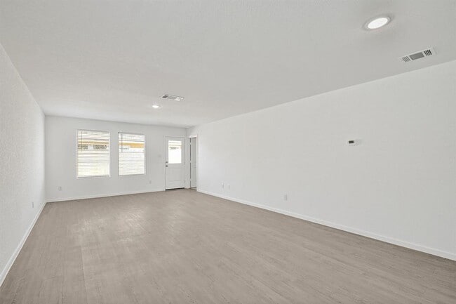 Building Photo - 2413 Legends Crk