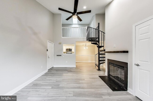 Building Photo - 13041B Shadyside Lane Unit 11-188
