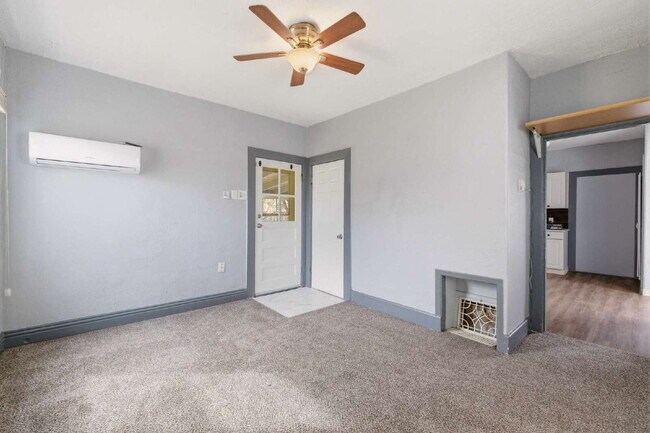 Building Photo - 1 Bed 1 Bath in Delmar Parkway!