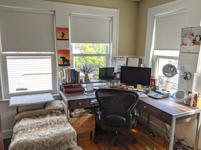 Building Photo - 66 Brock St