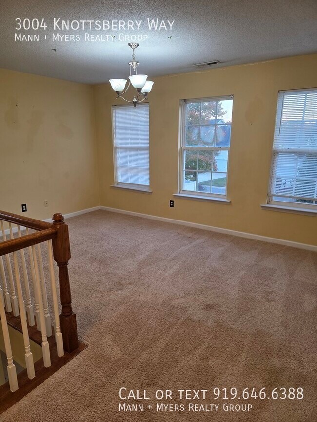 Building Photo - 3004 Knottsberry Way