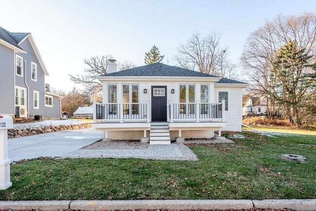 Primary Photo - 122 Williams St