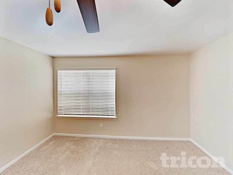 Building Photo - 512 Red Dusk Paint Dr