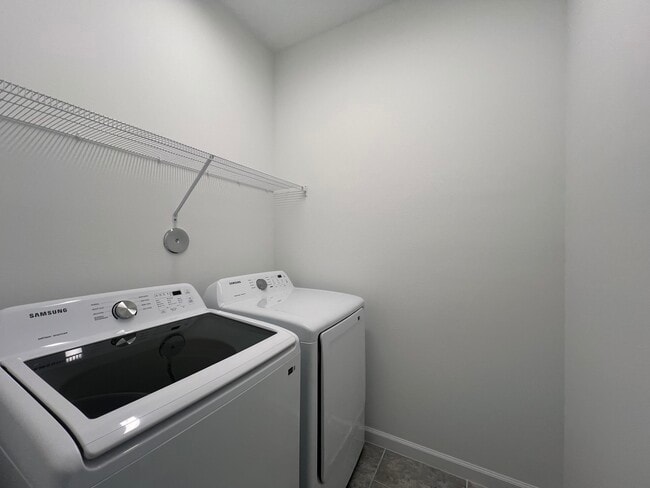 Building Photo - 4910 Longwood Lake Sq