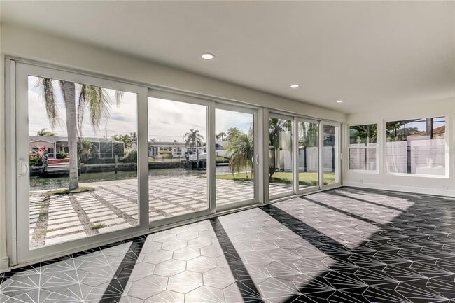 Building Photo - 8722 Elmwood Ln