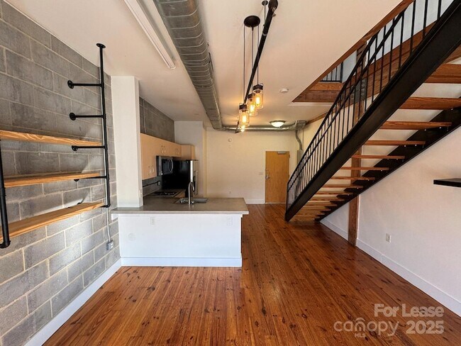 Building Photo - 3205 N Davidson St