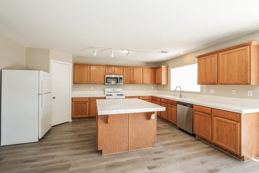 Building Photo - 2109 Royal Antilles Ct