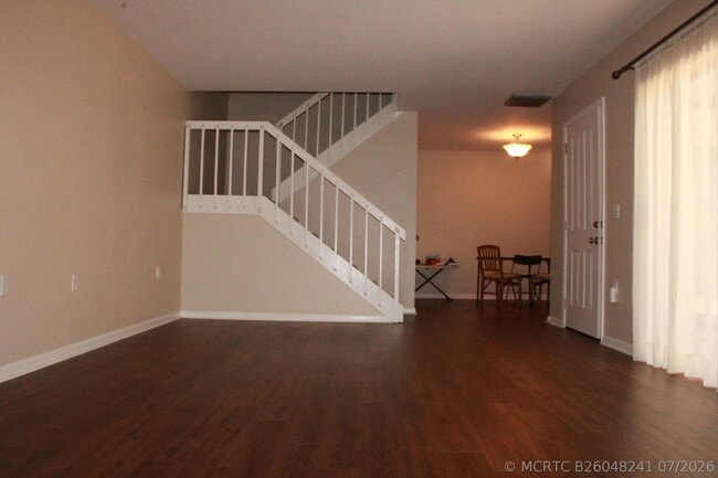 Building Photo - 716 7th Ln