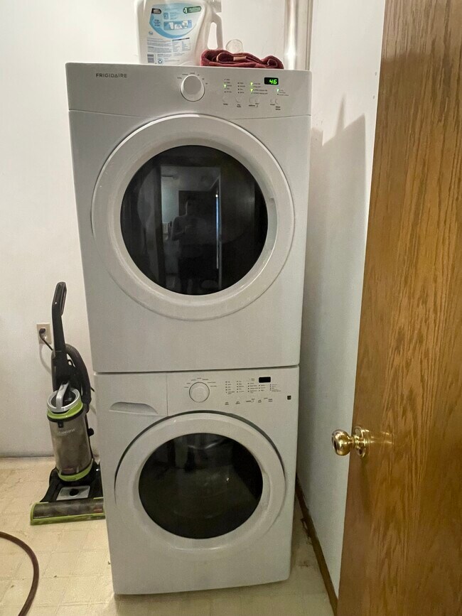 Building Photo - 185 Heather Ln