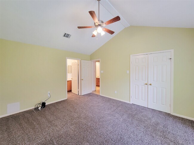Building Photo - 2431 Edgewood Dr