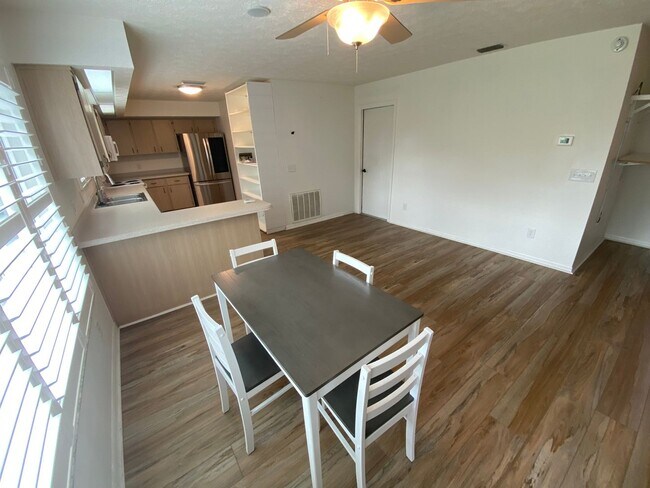 Building Photo - Welcome home to this bright, beautifully maintained 2-bedroom, 2-bath Stonecrest home, offered mo...
