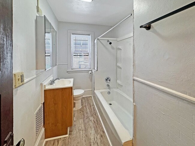 Building Photo - 323-325 Percy St