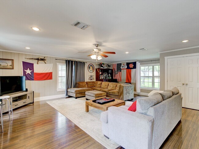 Building Photo - 3705 Brighton Rd