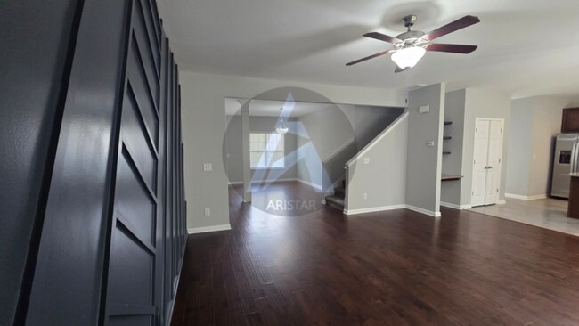 Building Photo - 208 Persian Ivy Way