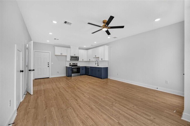 Building Photo - 4357 Elmwood St