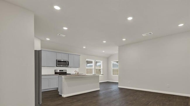 Building Photo - 325 Darwin Pl