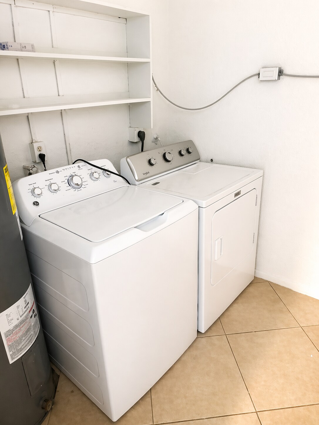 Building Photo - 9448 Saddlebrook Dr