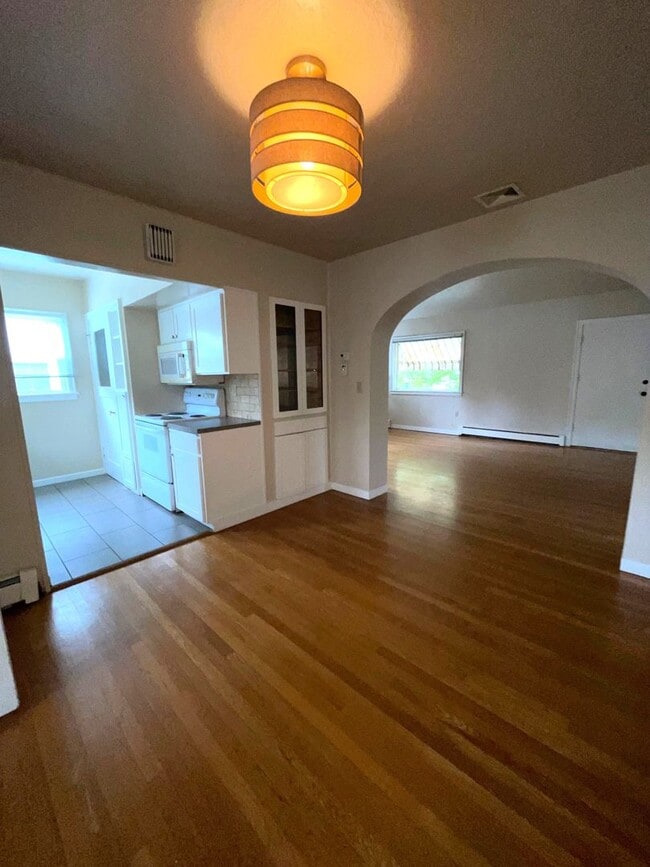Building Photo - 3 bed 1 bath home in South Salem