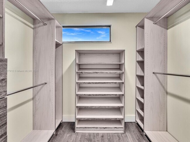 Building Photo - 10323 Hidden Springs Ct