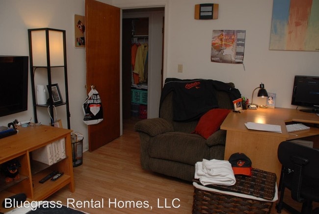 Building Photo - 2 br, 1 bath Apartment - 1348 Royalty Court