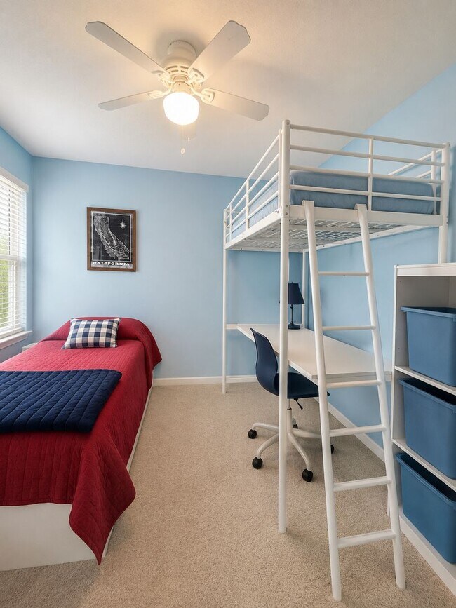 Building Photo - Beautiful Carmichael Home in Exclusive Neighborhood!