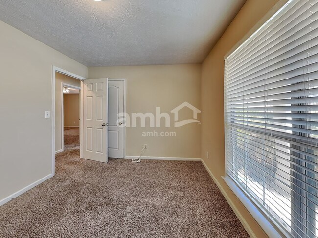 Building Photo - 210 Summer Hill Cir