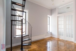 Building Photo - 202 E 13th St
